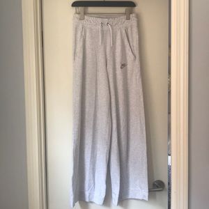 Grey sweatpants (Nike)